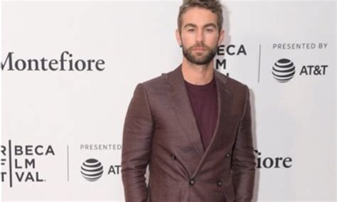 Um, whoa. Chace Crawford leaves nothing to the imagination in。